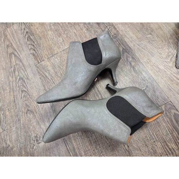 Pour La Victoire Alyssan Boots 9.5 Gray Silver Suede Heeled Pointed Toe Booties - Picture 3 of 9